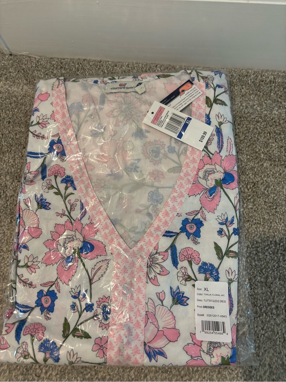 Vineyard Vines White Floral V-Neck dress with pockets with Pink & Blue Blooms